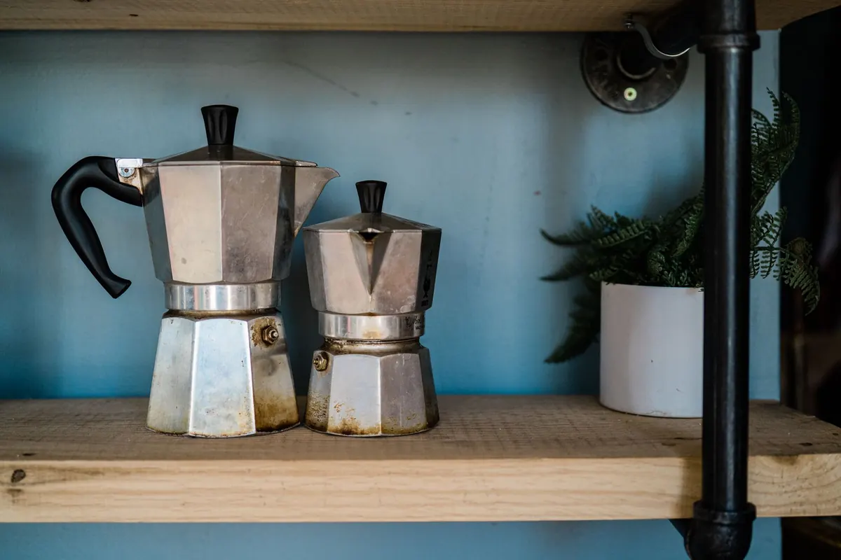 How to Style a Kettle as a Kitchen Focal Point in 5 Looks